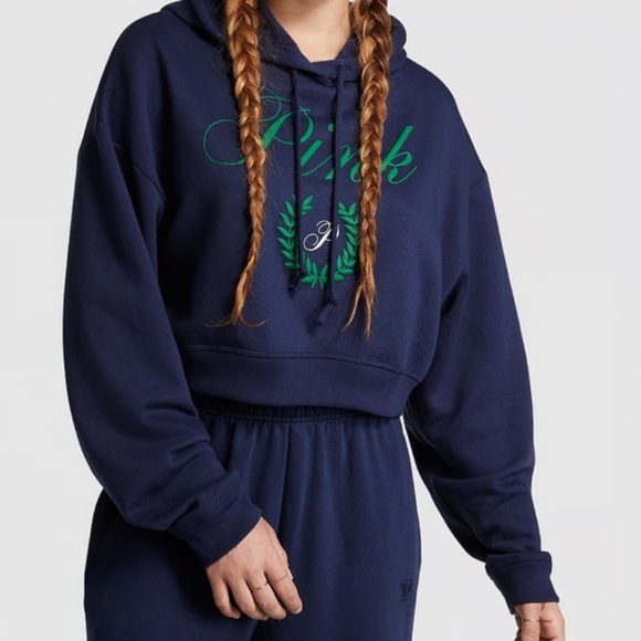 ❥𝒱𝒮 𝐏𝐈𝐍𝐊: Everyday Fleece Cropped Hoodie - Navy - Picture 3 of 9